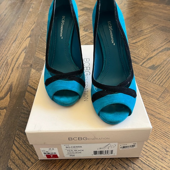 BCBG Turquuise and Bkack Suede Heels - Picture 3 of 9